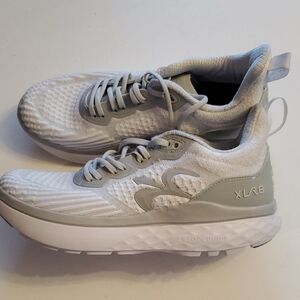 VersoCloud Women's White Athletic Shoes